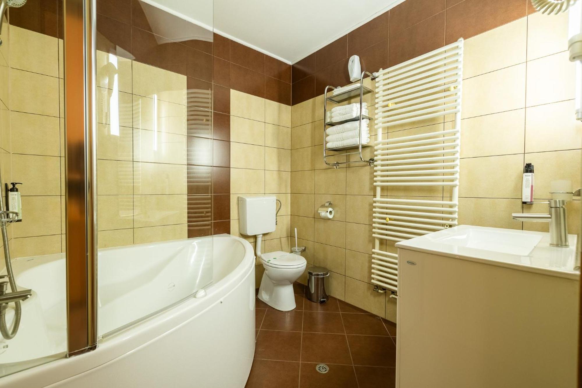 Pensiunea Floarea Soarelui Brasov Luaran gambar